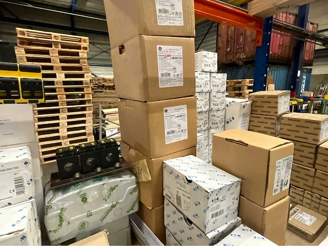 Siemens / kean muller / efen / aon / abb / uniop diverse elektra installatie materialen - afbeelding 36 van  52