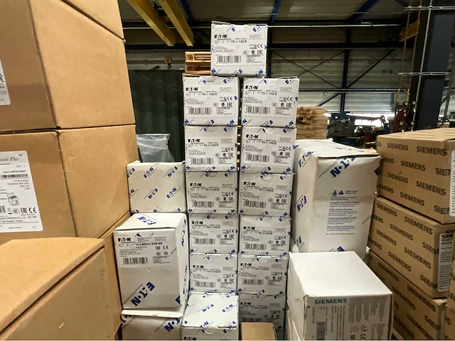 Siemens / kean muller / efen / aon / abb / uniop diverse elektra installatie materialen - afbeelding 37 van  52