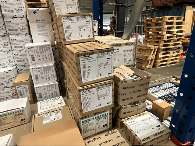 Siemens / kean muller / efen / aon / abb / uniop diverse elektra installatie materialen - afbeelding 39 van  52