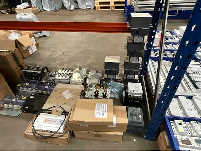 Siemens / kean muller / efen / aon / abb / uniop diverse elektra installatie materialen - afbeelding 41 van  52