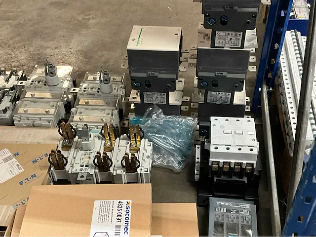 Siemens / kean muller / efen / aon / abb / uniop diverse elektra installatie materialen - afbeelding 42 van  52