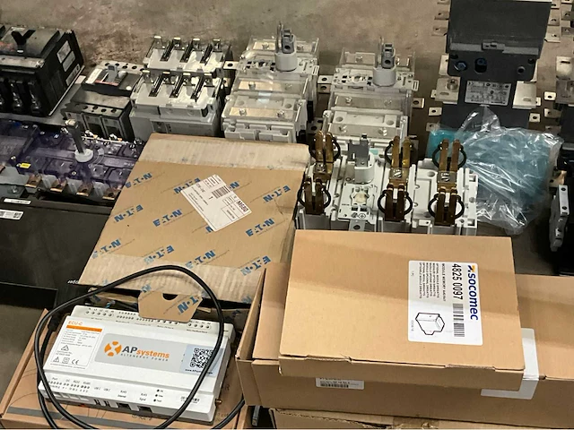 Siemens / kean muller / efen / aon / abb / uniop diverse elektra installatie materialen - afbeelding 44 van  52