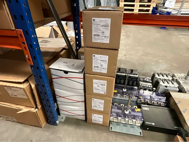 Siemens / kean muller / efen / aon / abb / uniop diverse elektra installatie materialen - afbeelding 47 van  52
