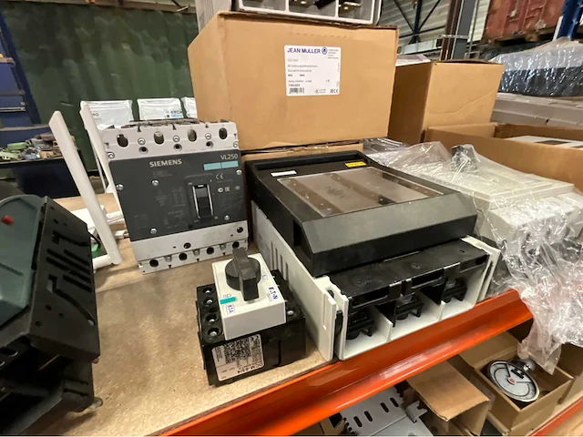 Siemens / kean muller / efen / aon / abb / uniop diverse elektra installatie materialen - afbeelding 45 van  52