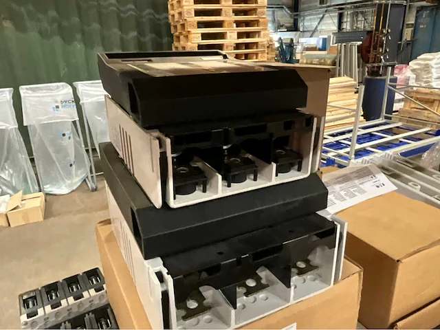 Siemens / kean muller / efen / aon / abb / uniop diverse elektra installatie materialen - afbeelding 51 van  52