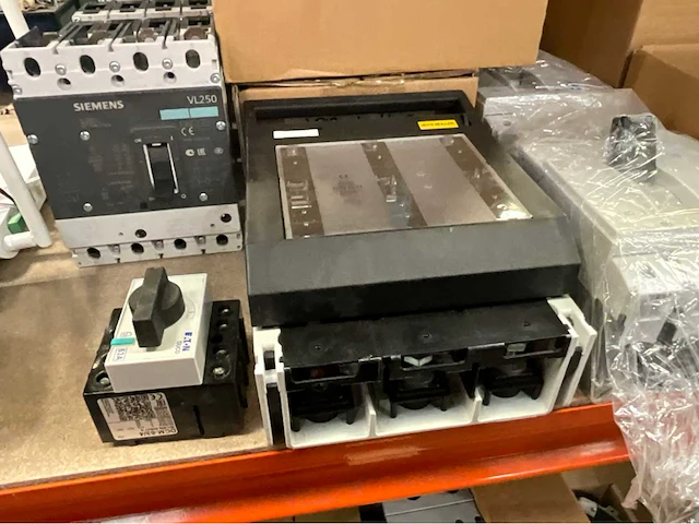 Siemens / kean muller / efen / aon / abb / uniop diverse elektra installatie materialen - afbeelding 52 van  52