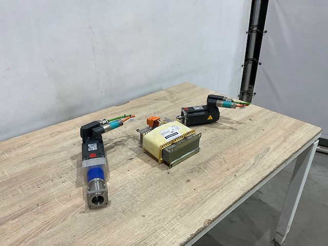 Siemens line reactor trafo met 2 motoren - afbeelding 3 van  10