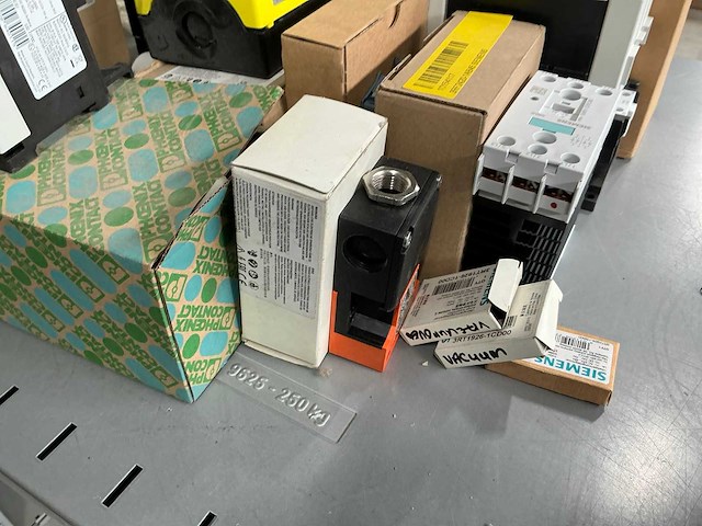 Siemens schakelmateriaal - afbeelding 9 van  9