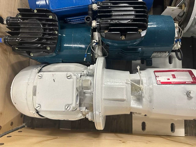 Siemens, sew-eurodrive - partij elektromotoren, pompen, reductoren en aandrijvingen - afbeelding 11 van  13