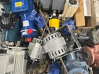 Siemens, sew-eurodrive - partij elektromotoren, pompen, reductoren en aandrijvingen - afbeelding 13 van  13