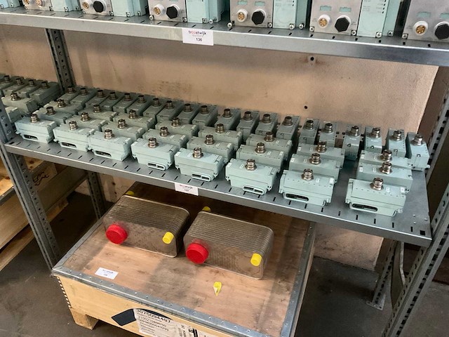 Siemens simatic 6es7 194-4fa00-0aa0 aansluitmodule (44x) - afbeelding 1 van  5