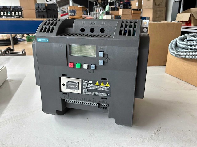 Siemens sinamics v20 frequentieregelaar - afbeelding 1 van  3
