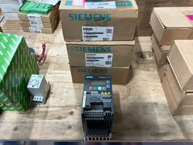 Siemens sinamics v20 schakelautomaat (3x) - afbeelding 3 van  4