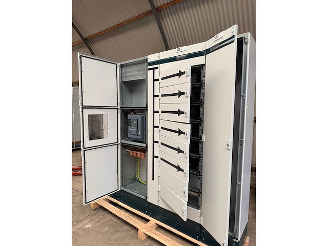 Siemens sivacon 630a low voltage panel - new - various energy - 2021 - afbeelding 12 van  16