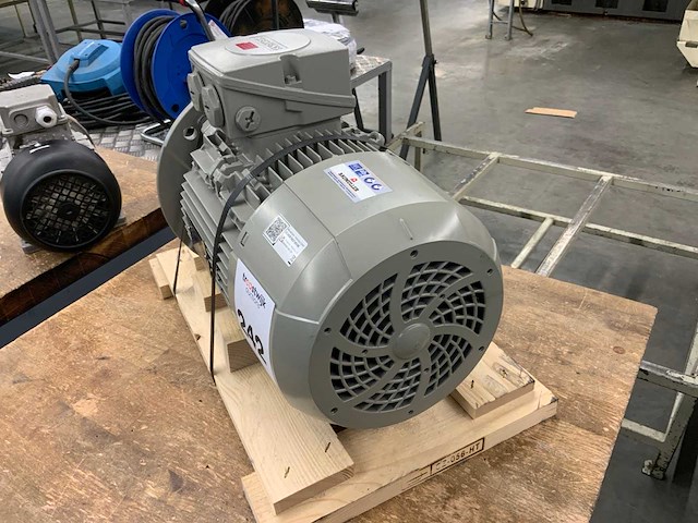 Siemens, tooltemp 1le1004-1b a234fb4 elektromotor en pomp - afbeelding 5 van  9