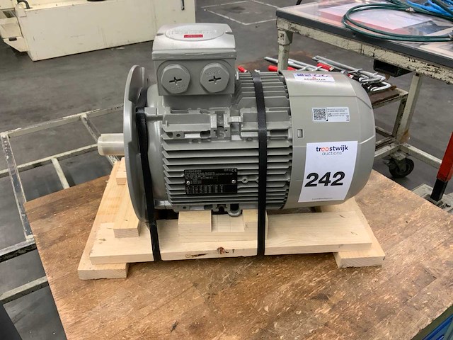 Siemens, tooltemp 1le1004-1b a234fb4 elektromotor en pomp - afbeelding 3 van  10