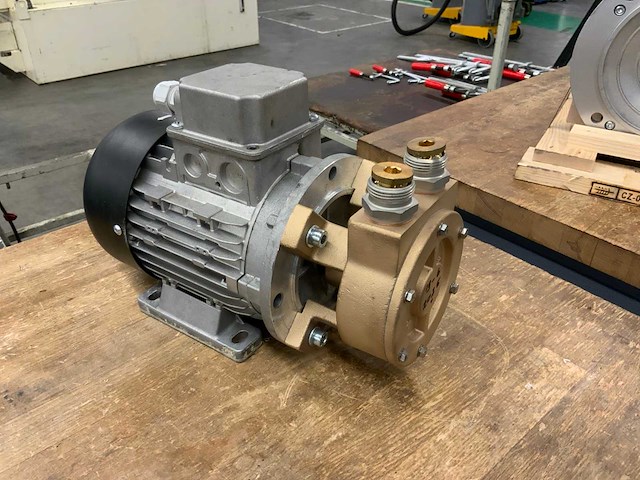 Siemens, tooltemp 1le1004-1b a234fb4 elektromotor en pomp - afbeelding 10 van  10