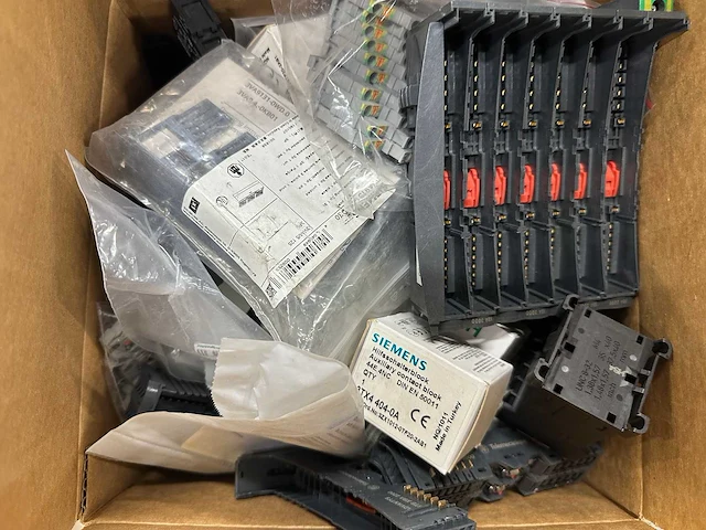 Siemens, weidmüller en balluff - artij industriële elektrotechnische onderdelen/automatiseringscomponenten - afbeelding 7 van  9