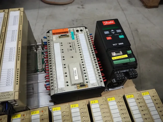 Siemens/omron/danfoss. - afbeelding 4 van  12