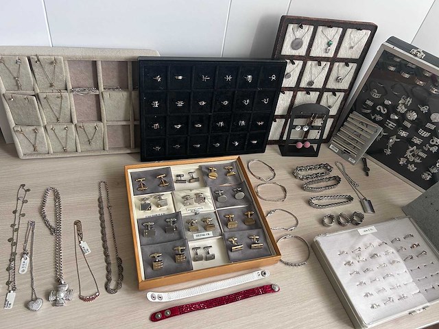 Sieraden (200x) - afbeelding 1 van  2
