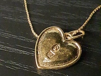 Sieraden bestaande uit o.a. schakelketting met harthanger, oorbellen & armband - afbeelding 4 van  10
