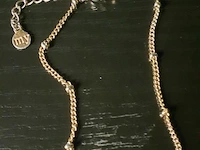 Sieraden bestaande uit o.a. schakelketting met harthanger, oorbellen & armband - afbeelding 9 van  10