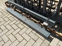 Sierhekwerk met poort - afbeelding 3 van  6