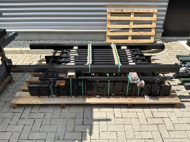 Sierhekwerk met poort - afbeelding 1 van  8