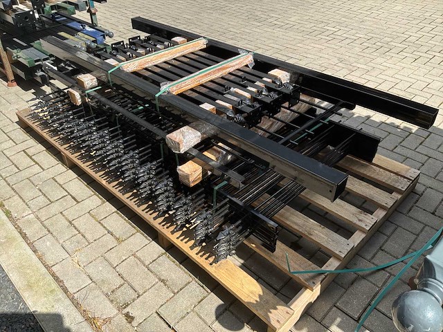 Sierhekwerk met poort - afbeelding 3 van  8