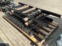 Sierhekwerk met poort - afbeelding 3 van  8