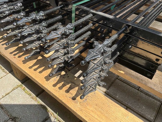 Sierhekwerk met poort - afbeelding 4 van  8