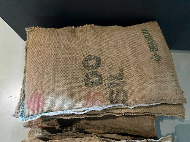 Sierkussens van jute koffiezakken (15x) - afbeelding 3 van  4