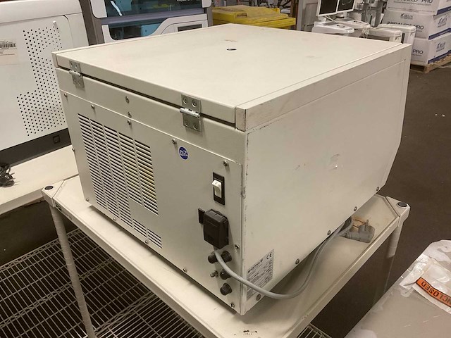 Sigma 6-15h laboratory centrifuge - afbeelding 4 van  5