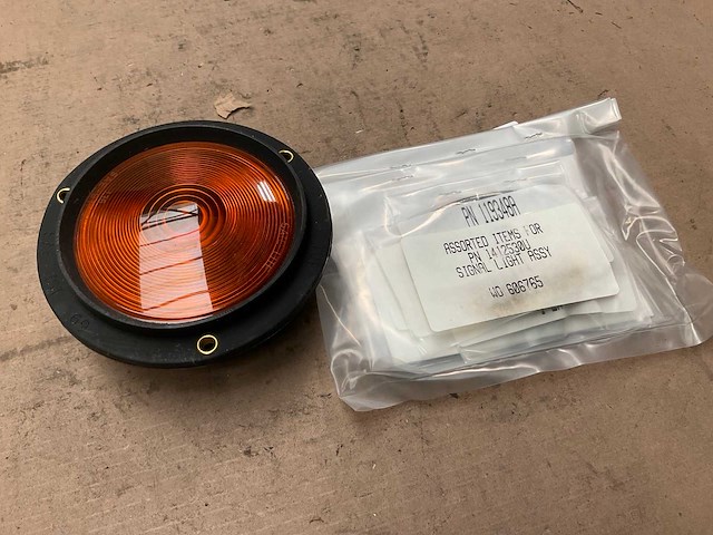 Signal light assembly (3x) - afbeelding 1 van  3