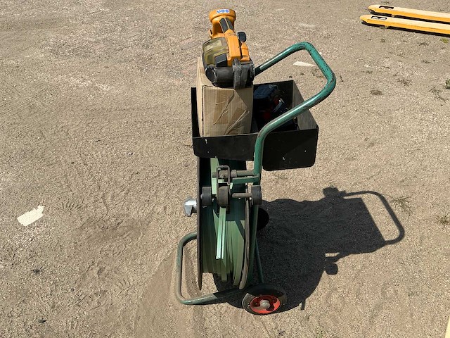 Signode strapex stb65 accubindapparaat met trolley, bindband, accu, lader en sluitklemmen - afbeelding 2 van  11
