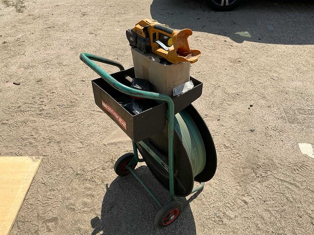 Signode strapex stb65 accubindapparaat met trolley, bindband, accu, lader en sluitklemmen - afbeelding 4 van  11