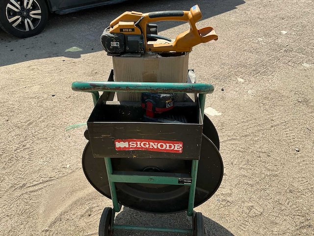 Signode strapex stb65 accubindapparaat met trolley, bindband, accu, lader en sluitklemmen - afbeelding 5 van  11