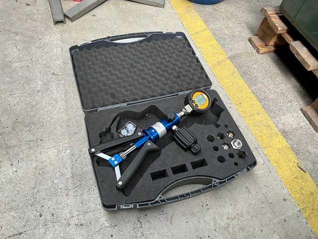 Sika p 60 kalibratie handpomp - afbeelding 1 van  3
