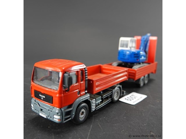 Siku 3920 modelset , bestaande uit een man vrachtwagen, een aanhanger en een schaeff graafmachine. - afbeelding 1 van  7