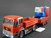 Siku 3920 modelset , bestaande uit een man vrachtwagen, een aanhanger en een schaeff graafmachine. - afbeelding 1 van  7