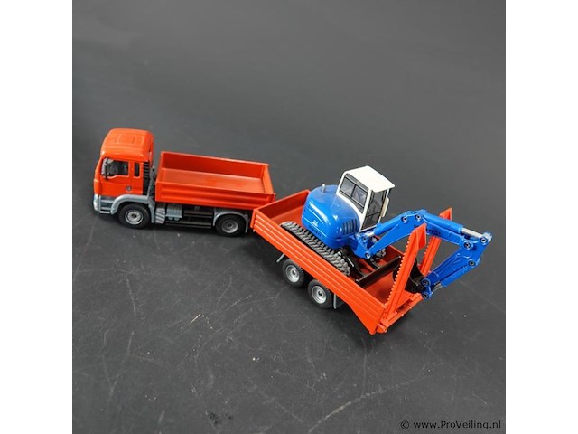 Siku 3920 modelset , bestaande uit een man vrachtwagen, een aanhanger en een schaeff graafmachine. - afbeelding 3 van  7