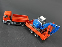Siku 3920 modelset , bestaande uit een man vrachtwagen, een aanhanger en een schaeff graafmachine. - afbeelding 3 van  7