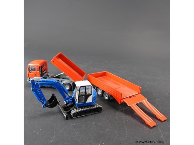 Siku 3920 modelset , bestaande uit een man vrachtwagen, een aanhanger en een schaeff graafmachine. - afbeelding 4 van  7
