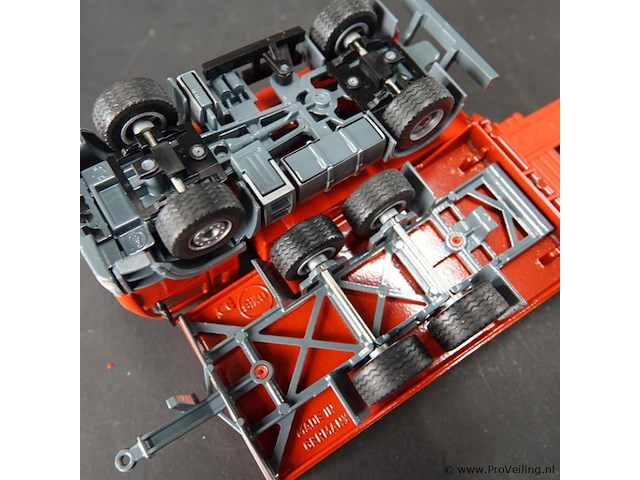 Siku 3920 modelset , bestaande uit een man vrachtwagen, een aanhanger en een schaeff graafmachine. - afbeelding 7 van  7