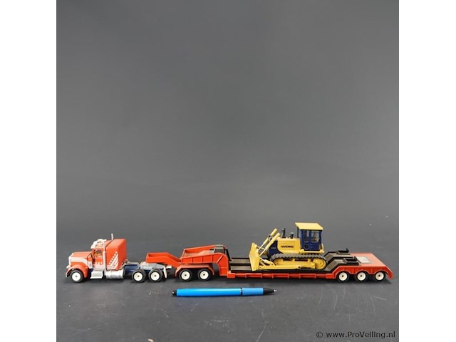 Siku dieplader en een hanomag bulldozer. - afbeelding 2 van  7