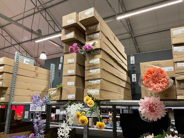 Silka, art en emerald kunstbloemen - afbeelding 7 van  16