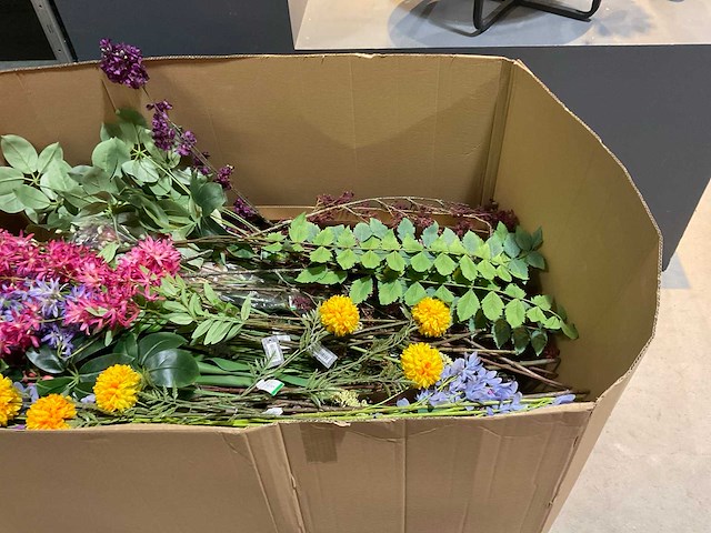 Silka, art en emerald kunstbloemen - afbeelding 3 van  10