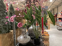 Silka en emerald kunstbloemen op vazen - afbeelding 2 van  9