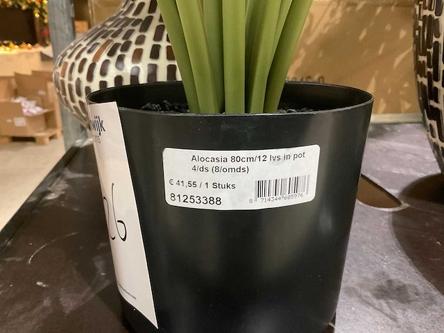 Silka en emerald kunstbloemen op vazen - afbeelding 8 van  9