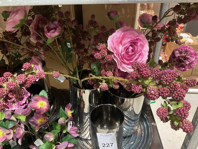 Silka en emerald kunstbloemen op vazen - afbeelding 3 van  6